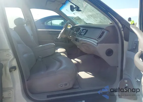 1995 Lincoln Town Car Signature/Spinnaker from USA, damaged, VIN 1LNLM82W7SY666144